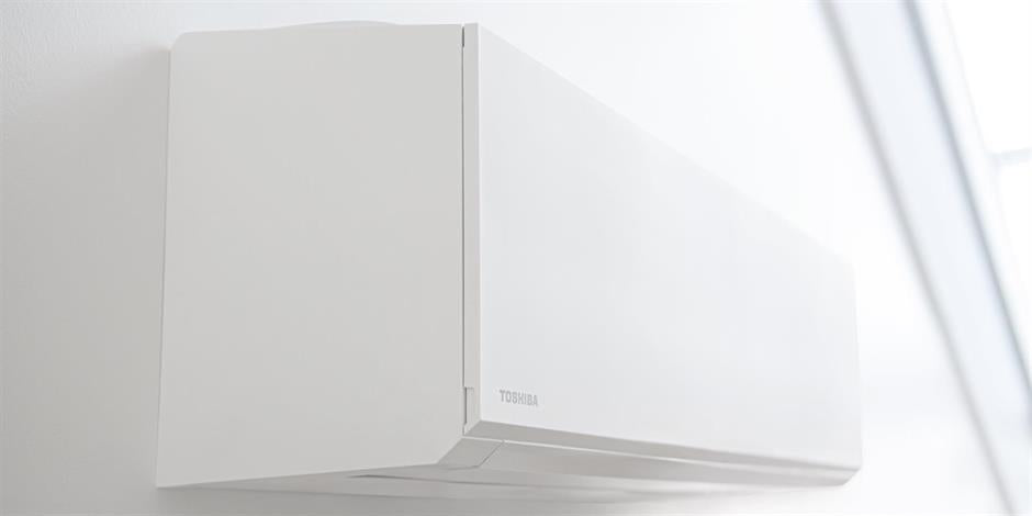Toshiba Polar (hvit) Best i klassen på energieffektivitet. Stilig, matt design. Høy kapasitet ved lave temperaturer og energiklasse A+++. Toshiba Polar 25 er et friskt pust innen design og ytelse – en folkefavoritt i et nordisk klima. Hevder seg i toppen